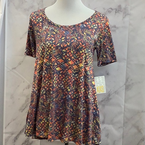NWT- Lularoe- Women’s Top - Picture 1 of 3